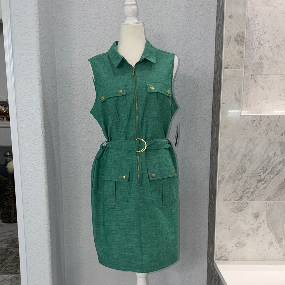 Chic Sleeveless Cargo Dress